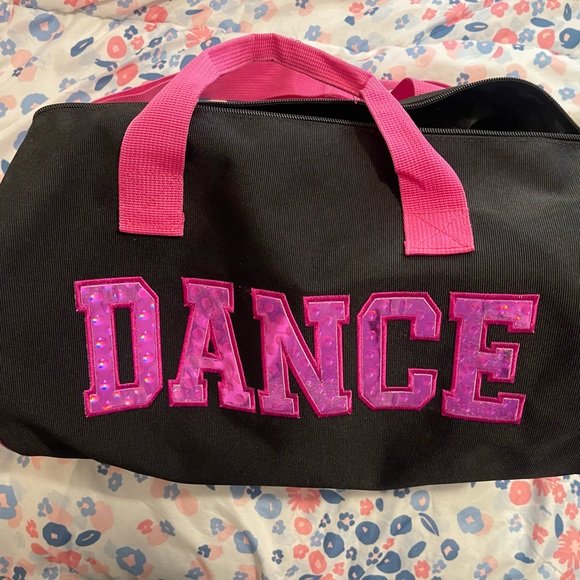 Dance duffle bag. Shoulder strap. Two side pockets. small zip pocket inside. - Picture 1 of 1